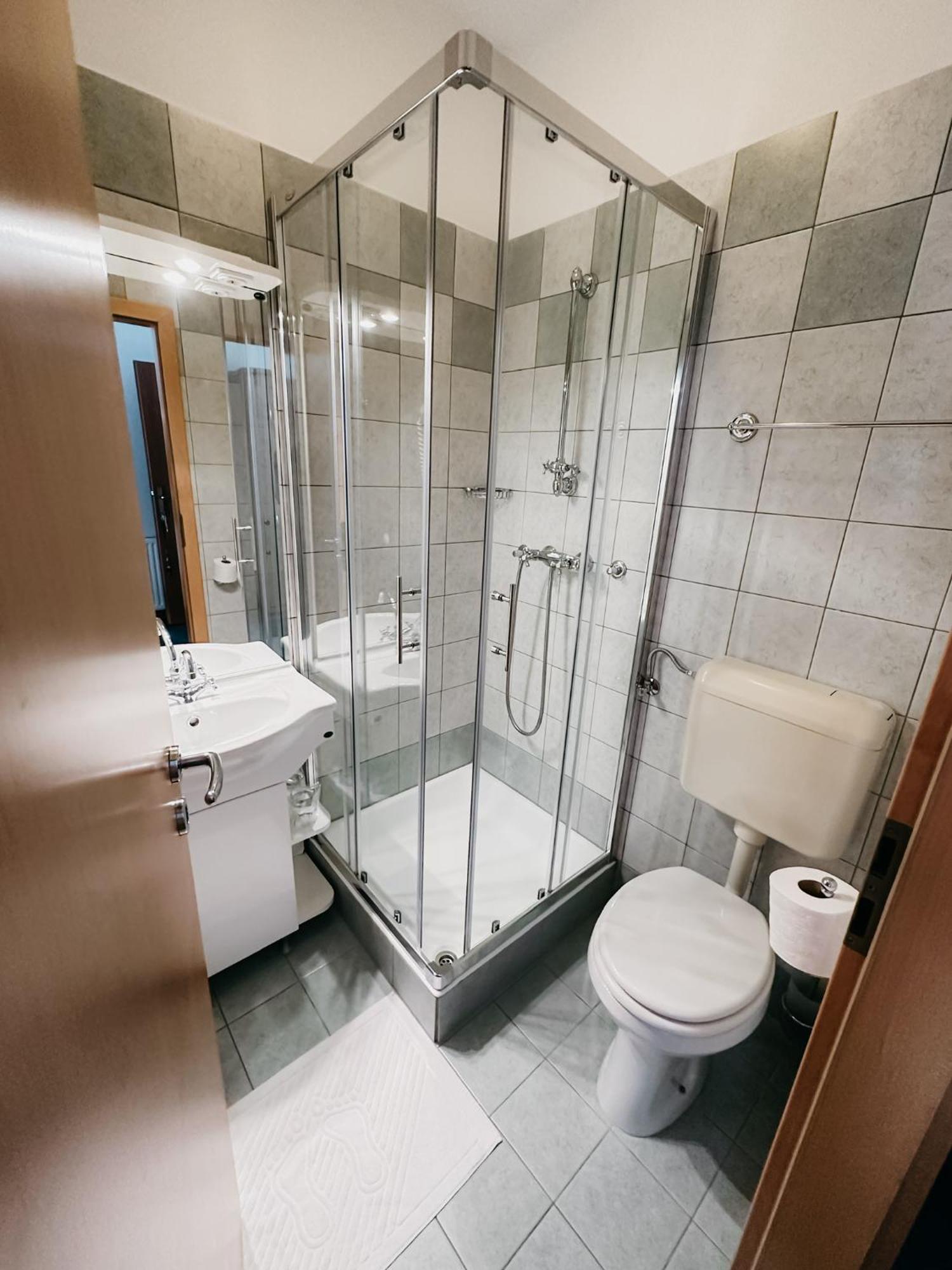 Hotel Oskar Zaplata Preddvor Buitenkant foto