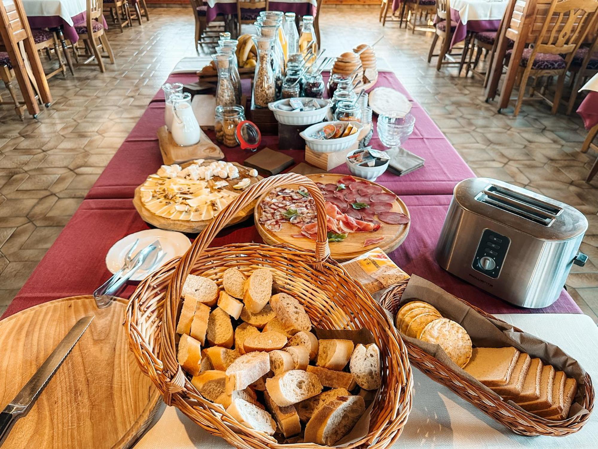 Hotel Oskar Zaplata Preddvor Buitenkant foto