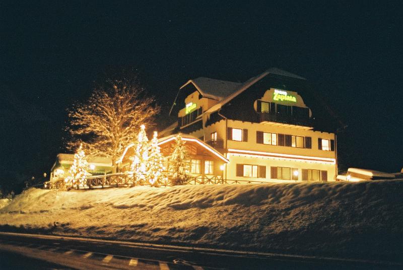Hotel Oskar Zaplata Preddvor Buitenkant foto